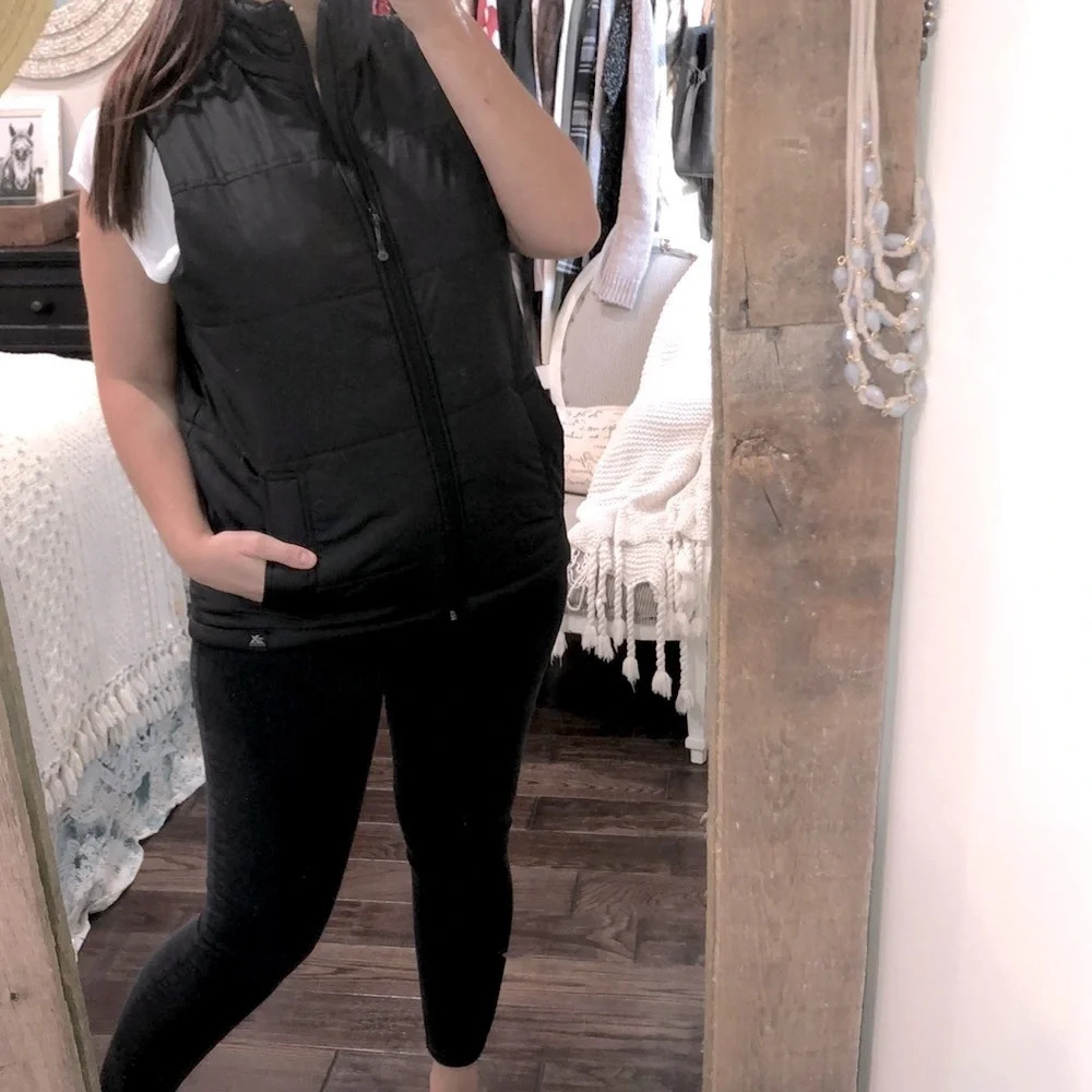 ZeroXposur size medium black zippered puffer vest